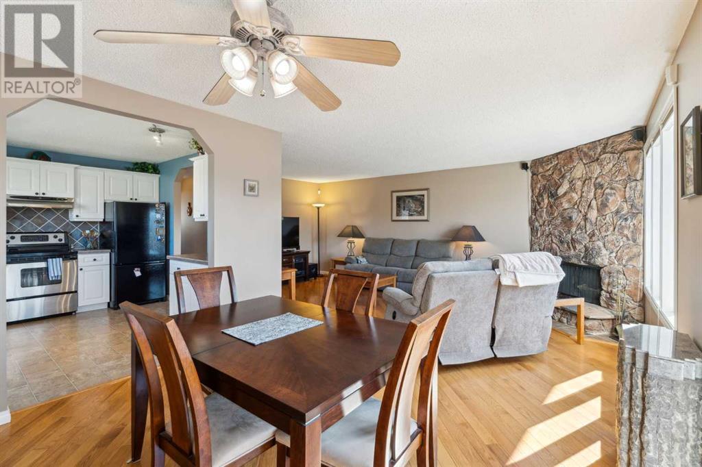 Single Family House Bi-level for Sale in  Doverville Way SE Dover Calgary 