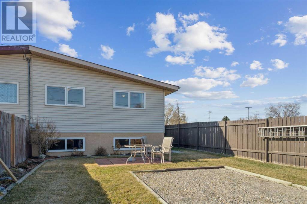 Single Family House Bi-level for Sale in  Doverville Way SE Dover Calgary 