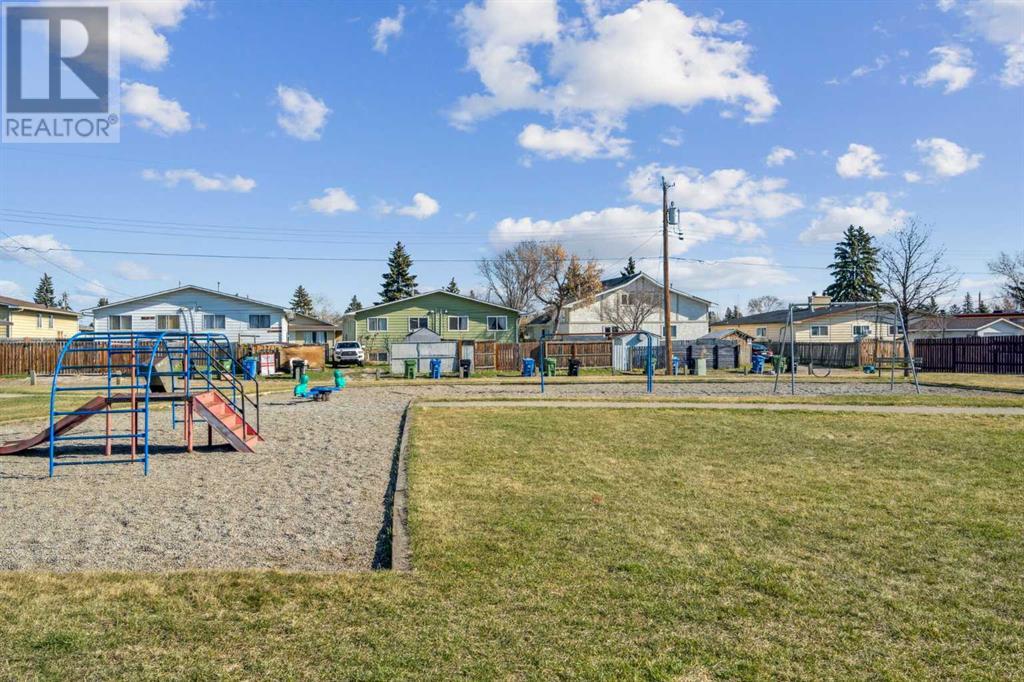 Single Family House Bi-level for Sale in  Doverville Way SE Dover Calgary 