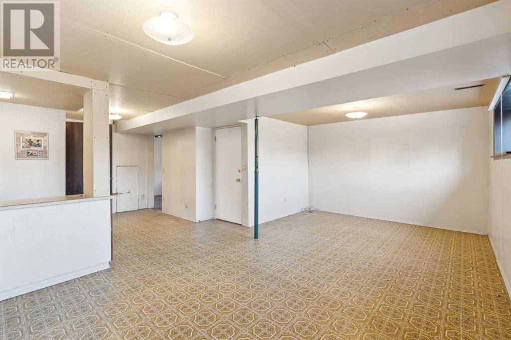 Single Family House Bi-level for Sale in  Doverville Way SE Dover Calgary 