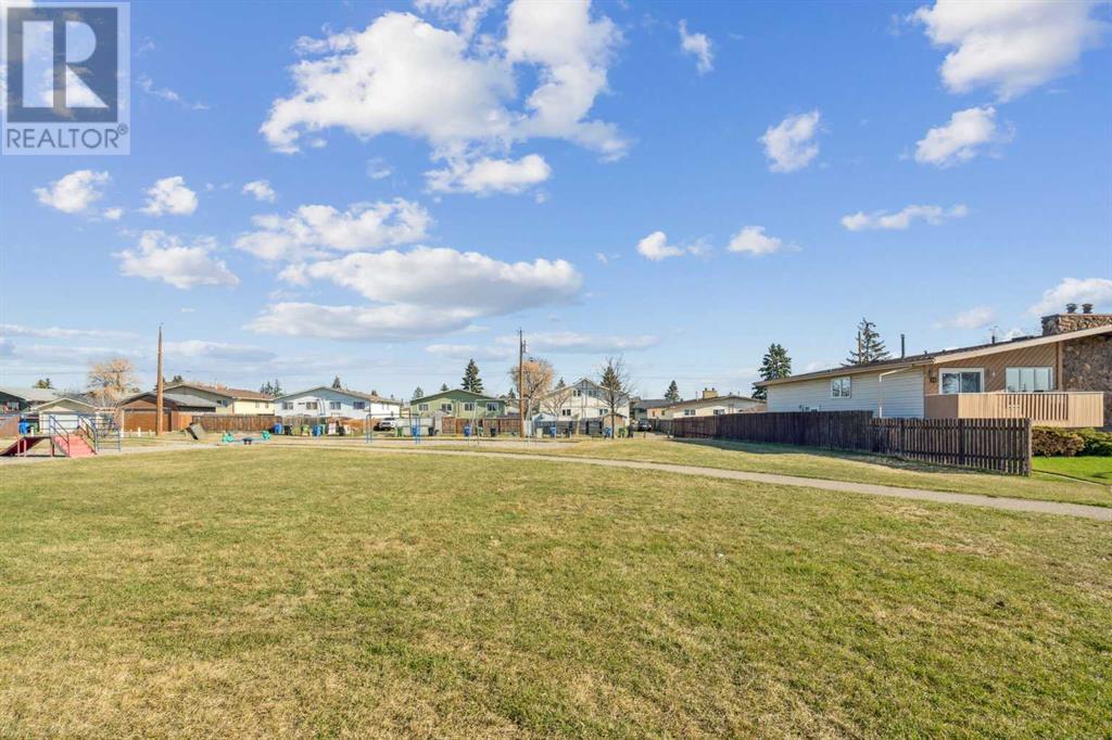 Single Family House Bi-level for Sale in  Doverville Way SE Dover Calgary 