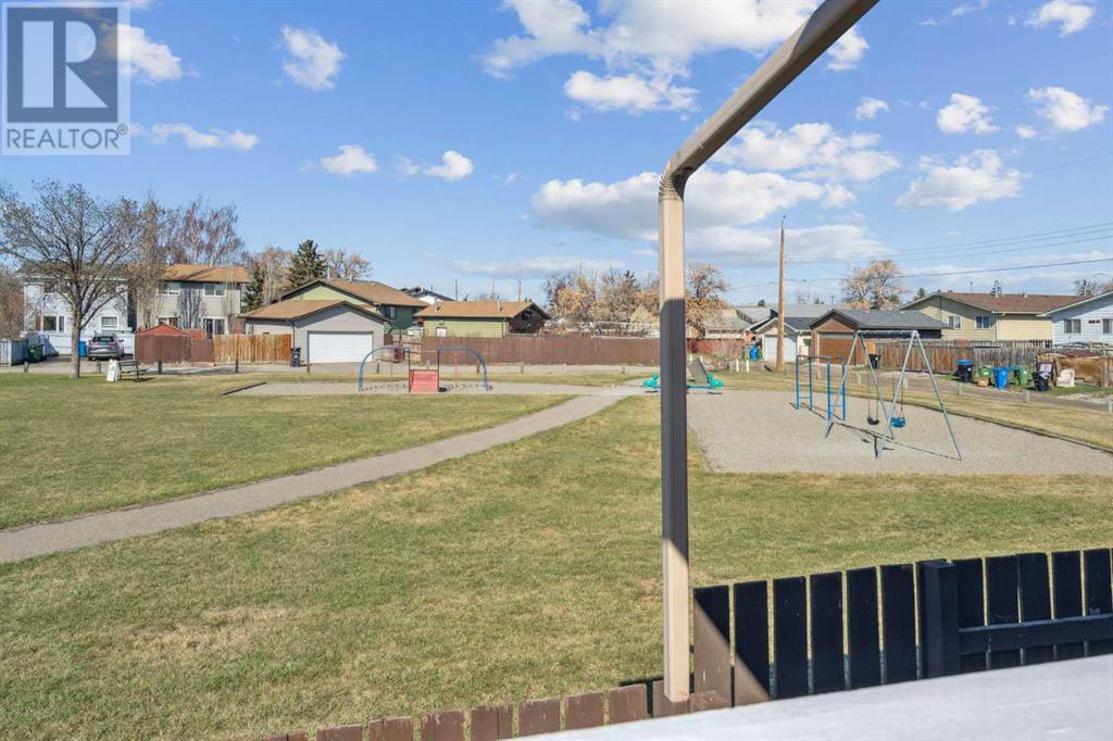 Single Family House Bi-level for Sale in  Doverville Way SE Dover Calgary 