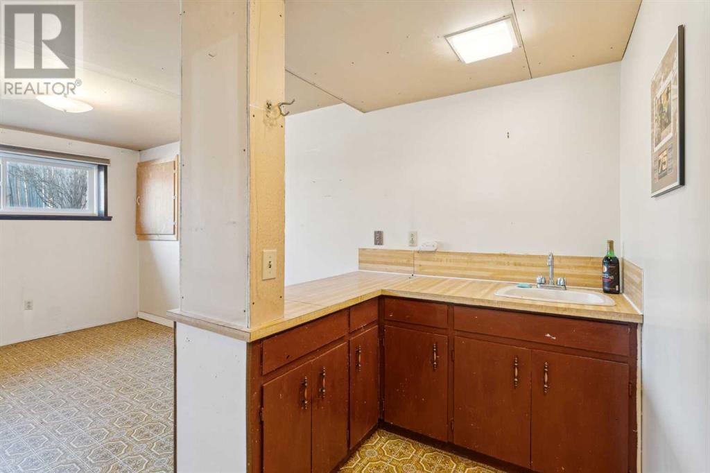 Single Family House Bi-level for Sale in  Doverville Way SE Dover Calgary 