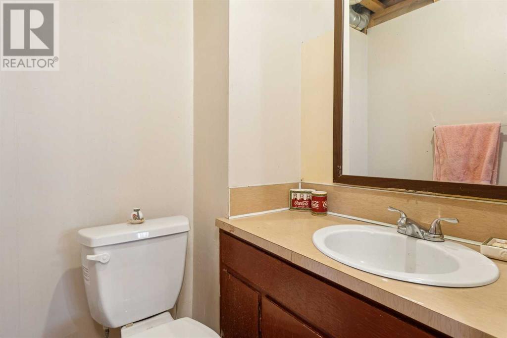 Single Family House Bi-level for Sale in  Doverville Way SE Dover Calgary 