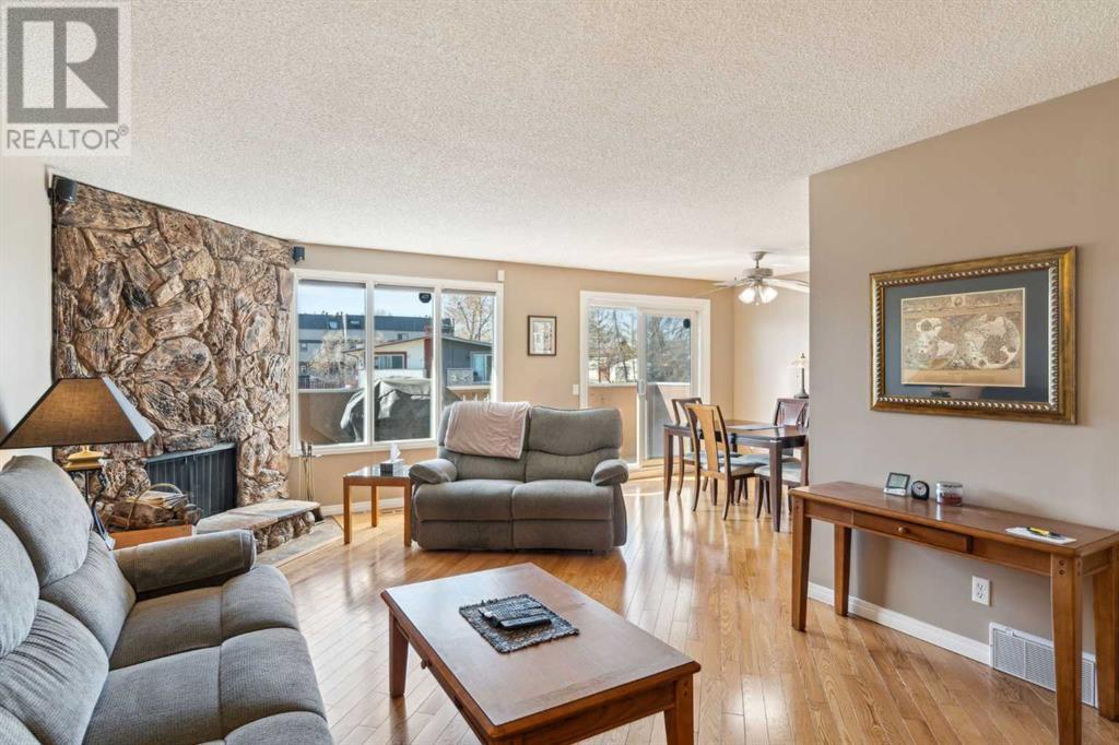 Single Family House Bi-level for Sale in  Doverville Way SE Dover Calgary 