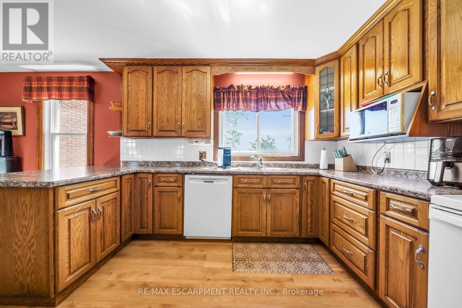 Photo 11 of 4932 Fly Road, Lincoln ON