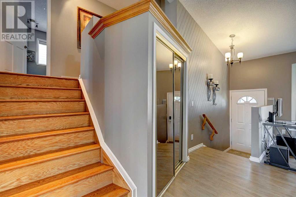 Single Family House 4 Level for Sale in  Macewan Ridge Close NW MacEwan Glen Calgary 