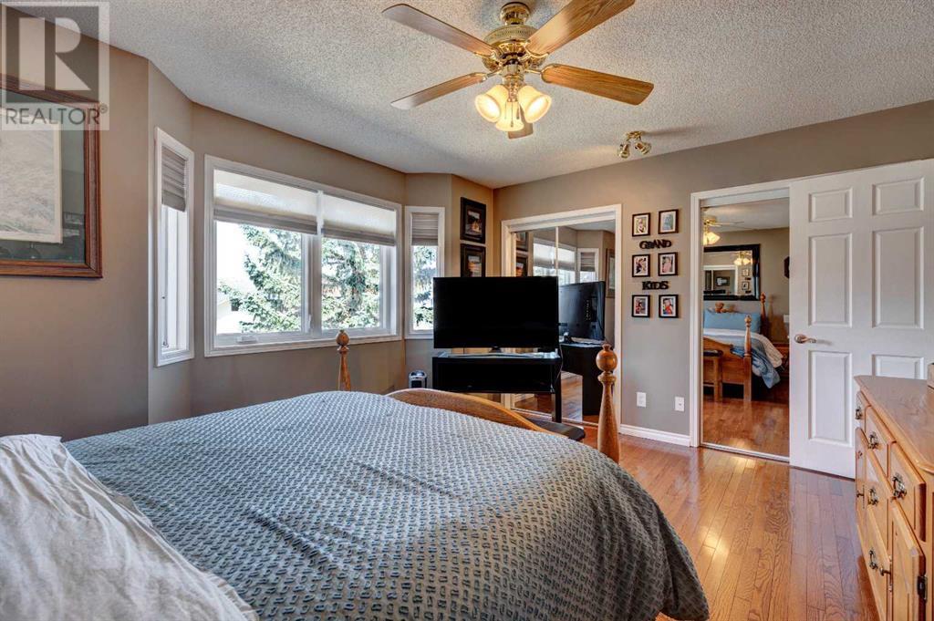 Single Family House 4 Level for Sale in  Macewan Ridge Close NW MacEwan Glen Calgary 