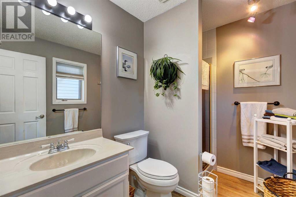 Single Family House 4 Level for Sale in  Macewan Ridge Close NW MacEwan Glen Calgary 