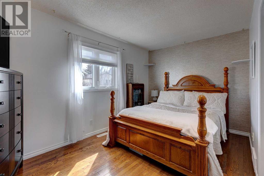 Single Family House 4 Level for Sale in  Macewan Ridge Close NW MacEwan Glen Calgary 