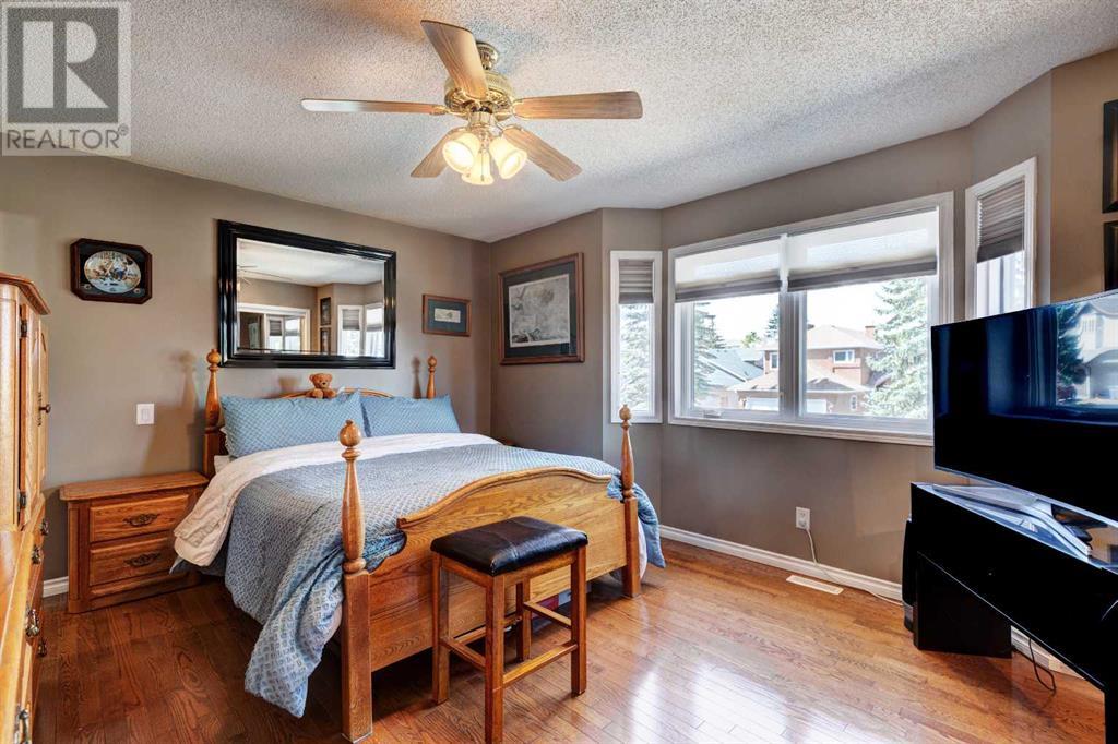 Single Family House 4 Level for Sale in  Macewan Ridge Close NW MacEwan Glen Calgary 