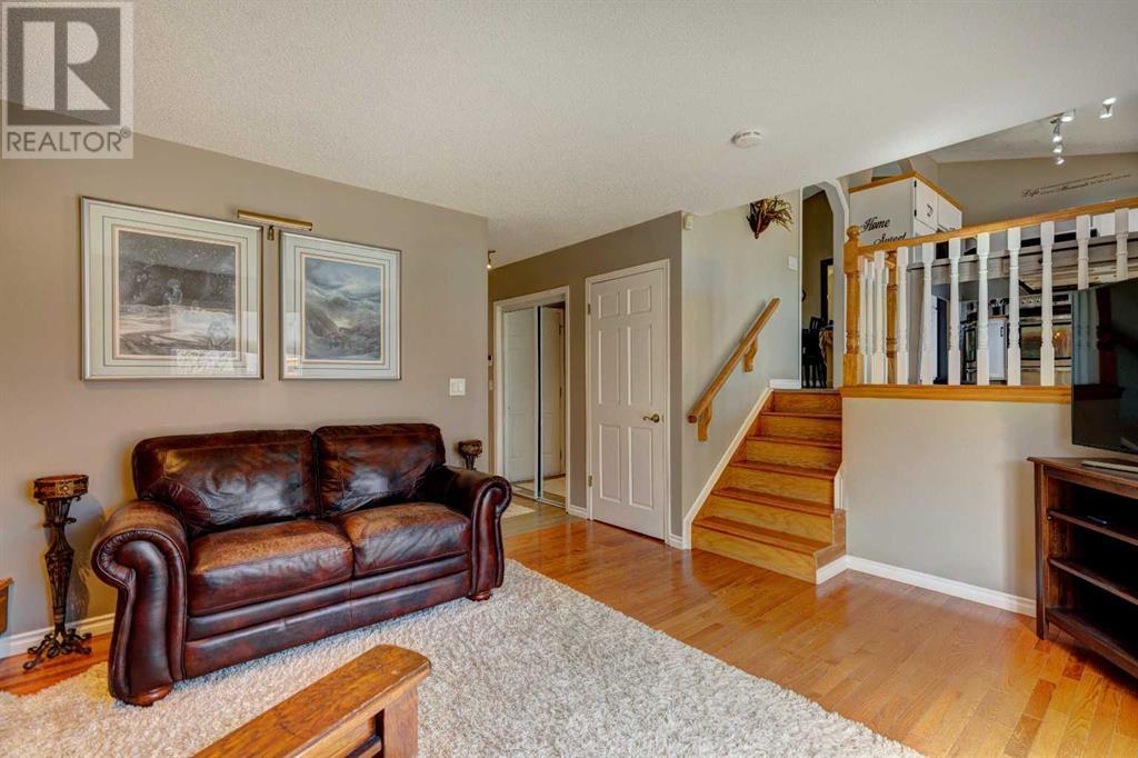 Single Family House 4 Level for Sale in  Macewan Ridge Close NW MacEwan Glen Calgary 
