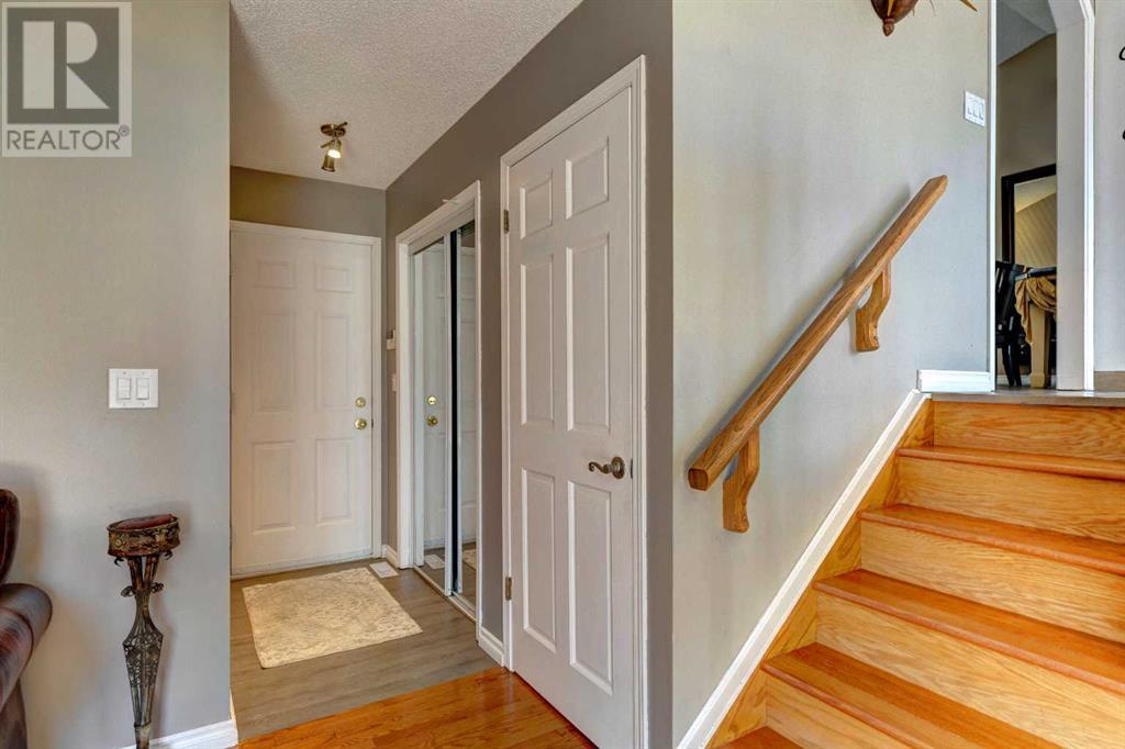 Single Family House 4 Level for Sale in  Macewan Ridge Close NW MacEwan Glen Calgary 