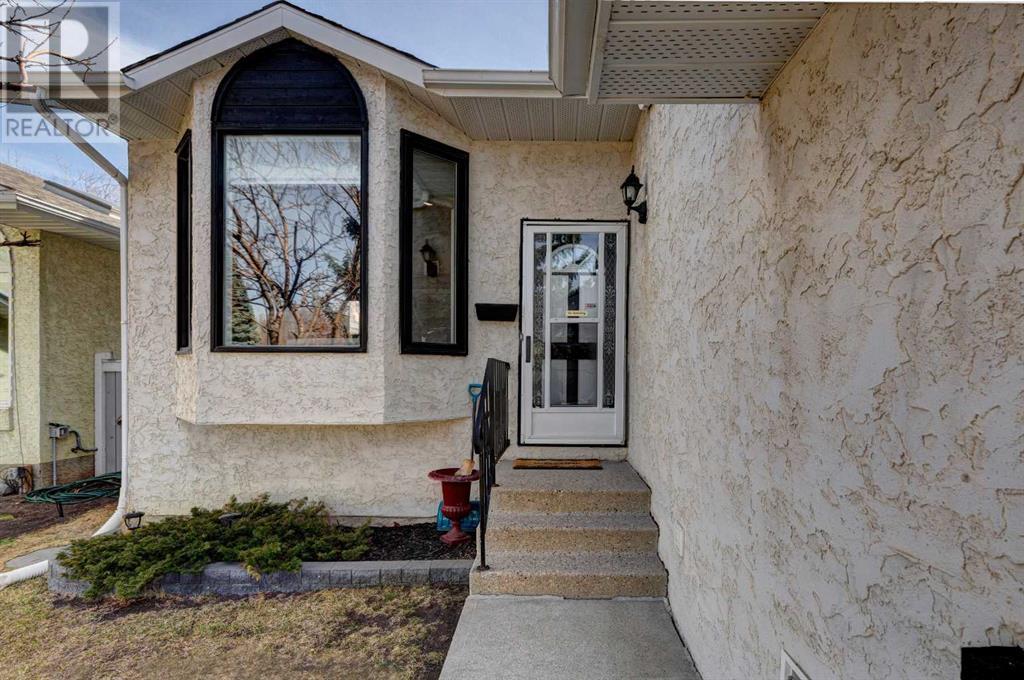 Single Family House 4 Level for Sale in  Macewan Ridge Close NW MacEwan Glen Calgary 