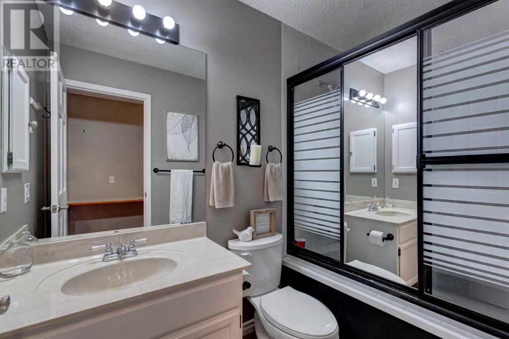 Single Family House 4 Level for Sale in  Macewan Ridge Close NW MacEwan Glen Calgary 