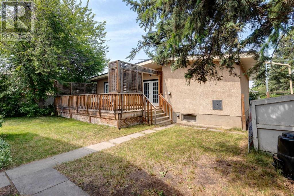 Single Family House Bungalow for Sale in  Harvey Place SW Haysboro Calgary 