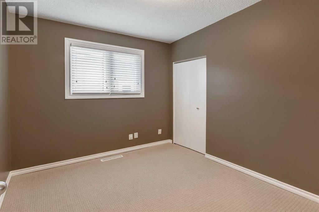 Single Family House Bungalow for Sale in  Harvey Place SW Haysboro Calgary 