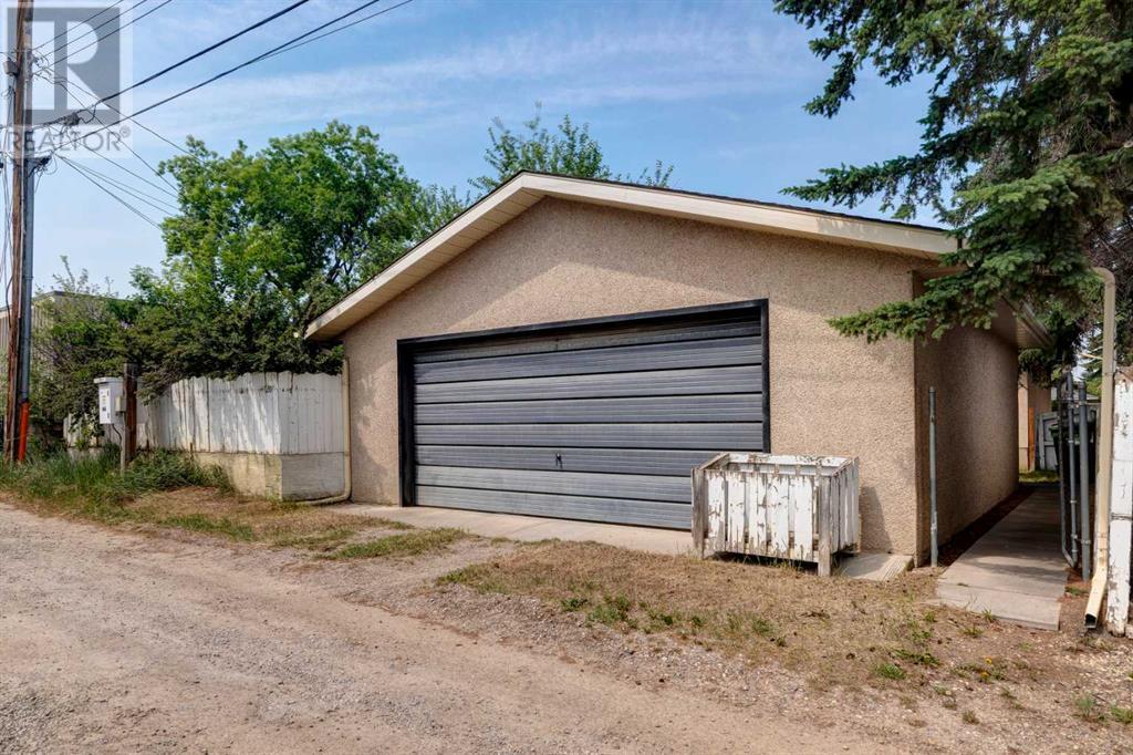 Single Family House Bungalow for Sale in  Harvey Place SW Haysboro Calgary 