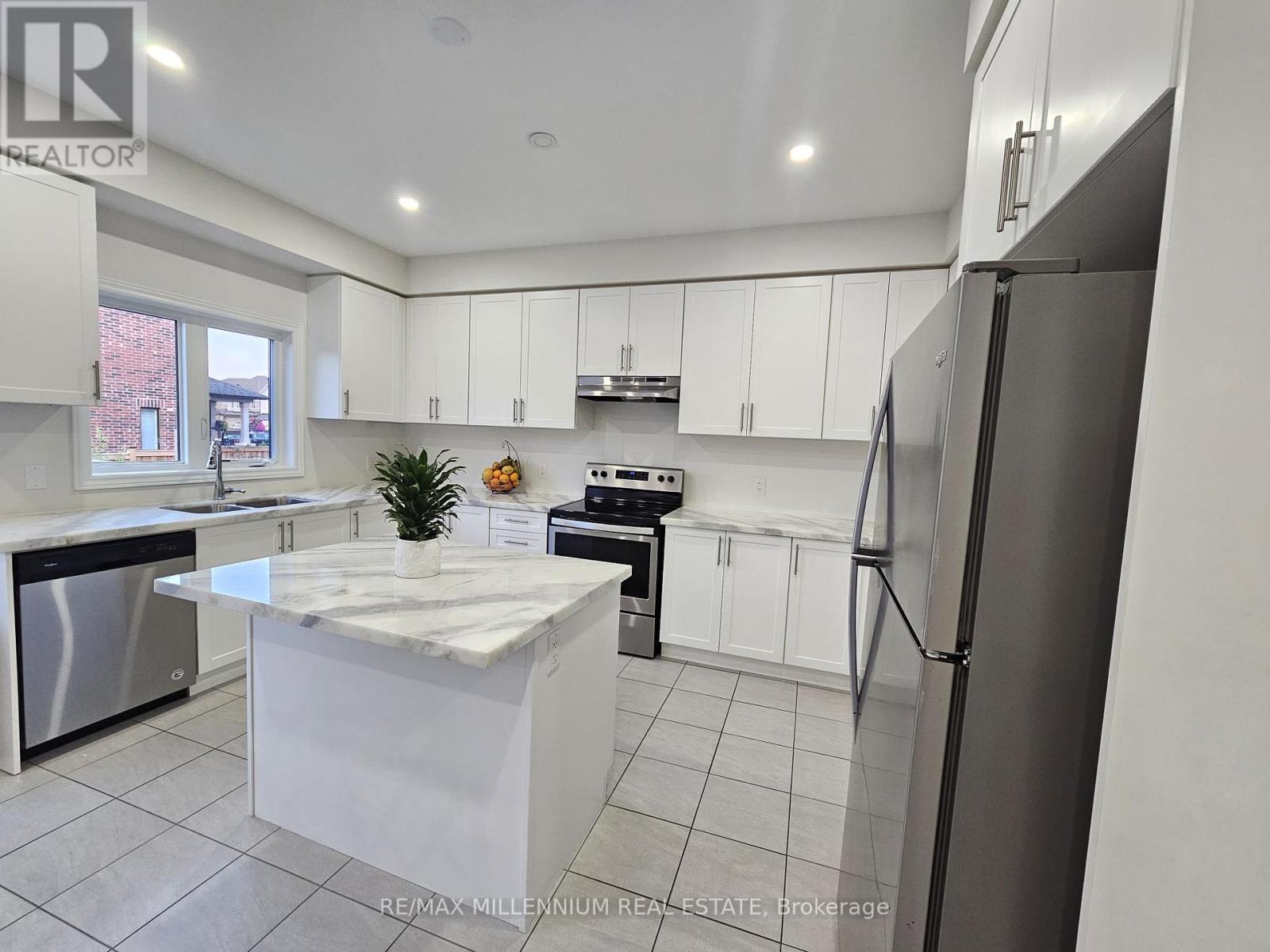 Photo 28 of 139 Crombie Street, Clarington ON