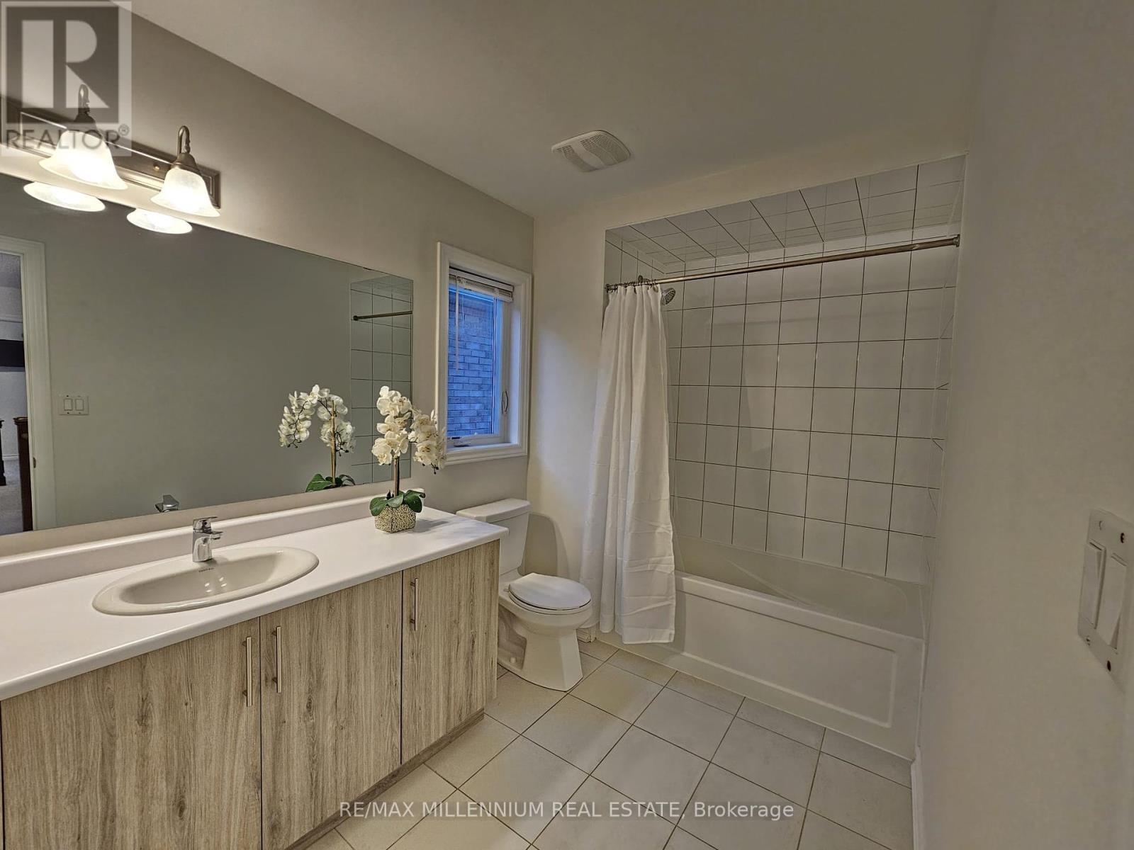Photo 18 of 139 Crombie Street, Clarington ON