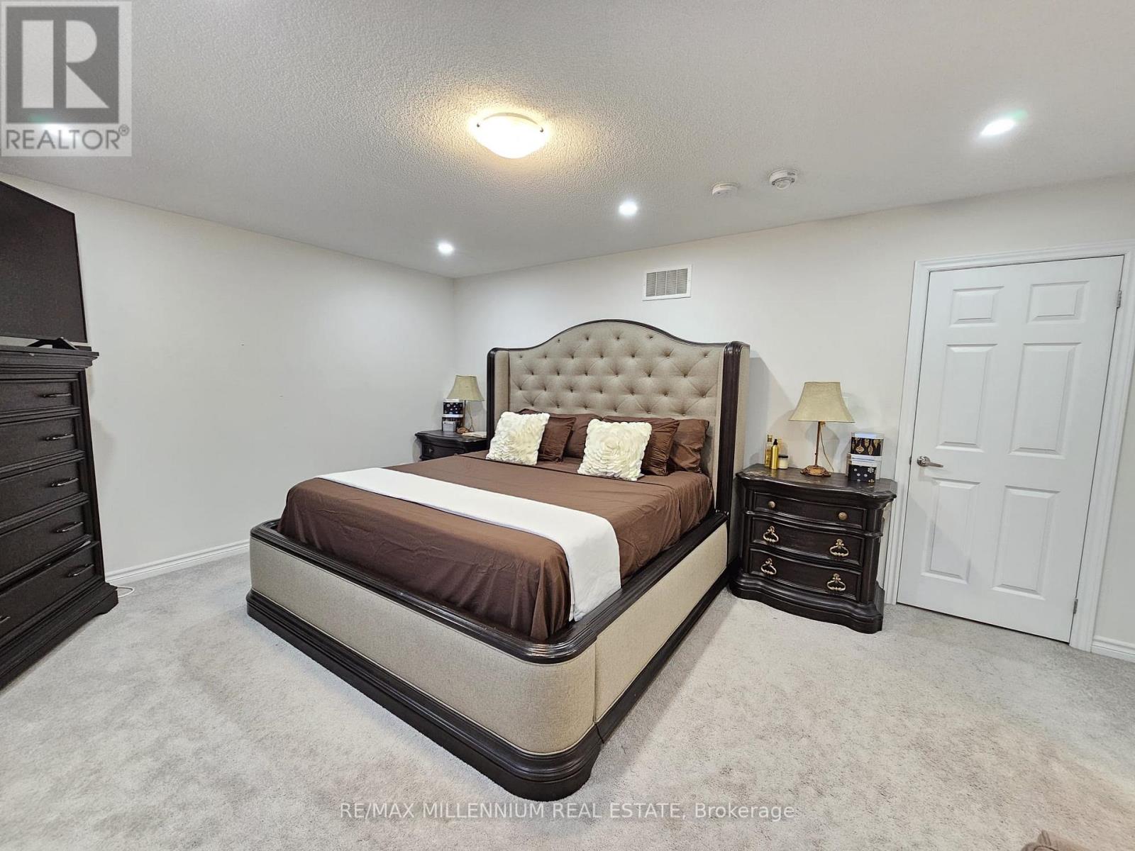 Photo 21 of 139 Crombie Street, Clarington ON