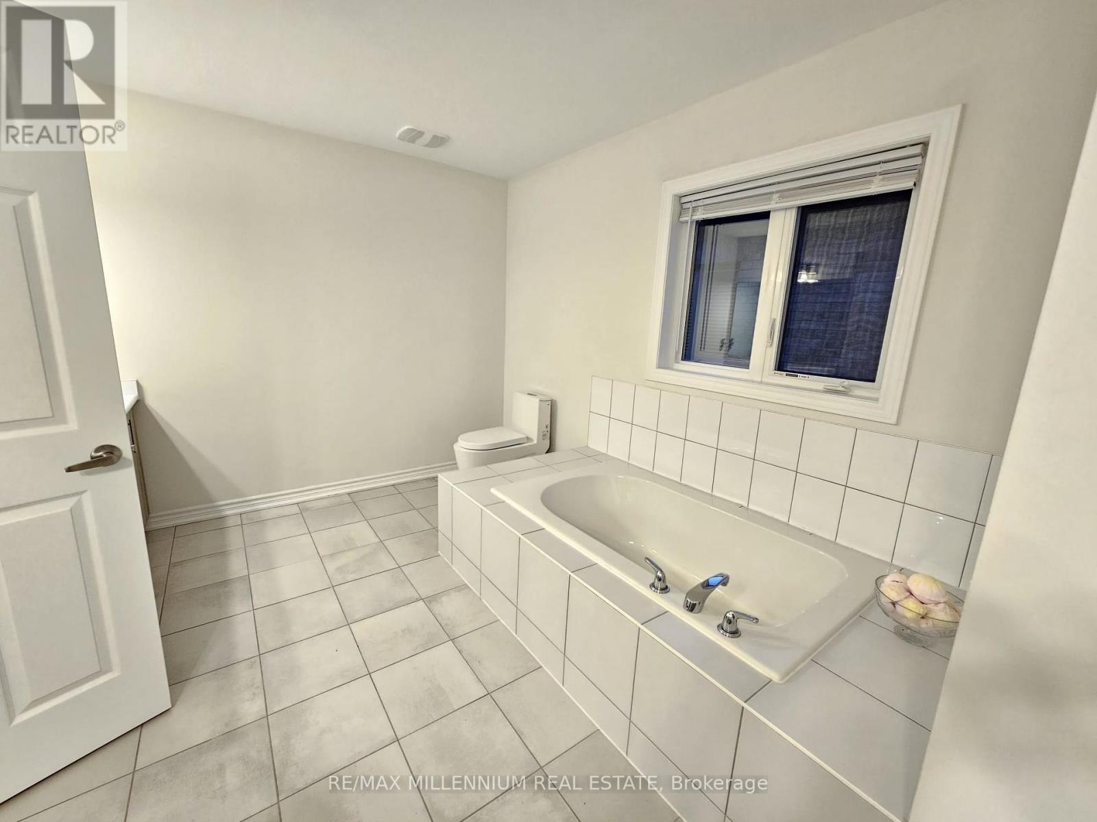 Photo 15 of 139 Crombie Street, Clarington ON