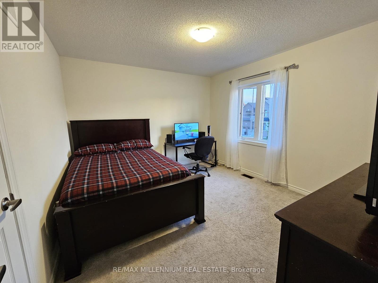 Photo 25 of 139 Crombie Street, Clarington ON