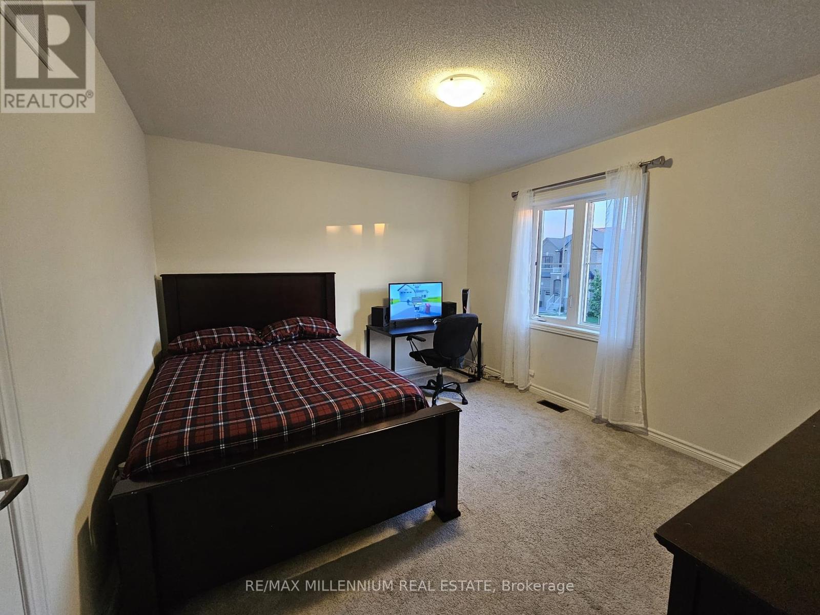 Photo 5 of 139 Crombie Street, Clarington ON
