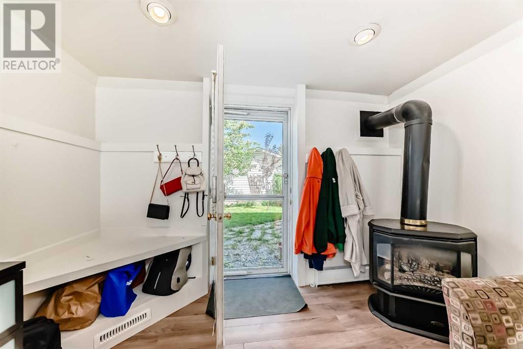 Single Family House 4 Level for Sale in  Hooke Road SW Haysboro Calgary 