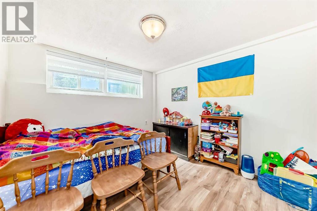 Single Family House 4 Level for Sale in  Hooke Road SW Haysboro Calgary 