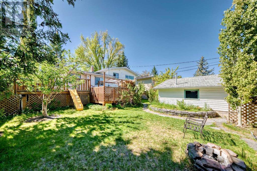 Single Family House 4 Level for Sale in  Hooke Road SW Haysboro Calgary 