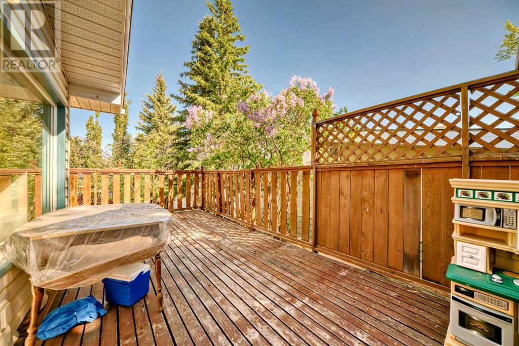 Single Family House 4 Level for Sale in  Hooke Road SW Haysboro Calgary 