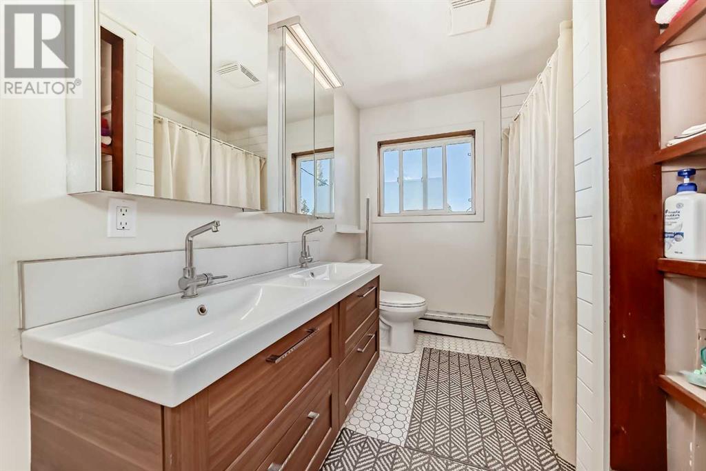 Single Family House 4 Level for Sale in  Hooke Road SW Haysboro Calgary 
