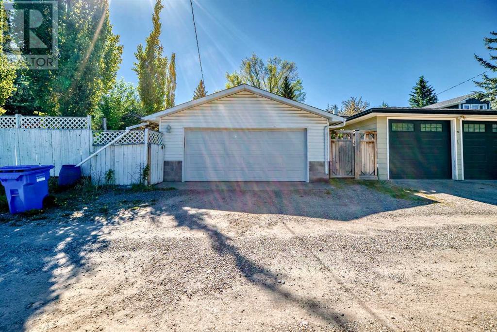Single Family House 4 Level for Sale in  Hooke Road SW Haysboro Calgary 