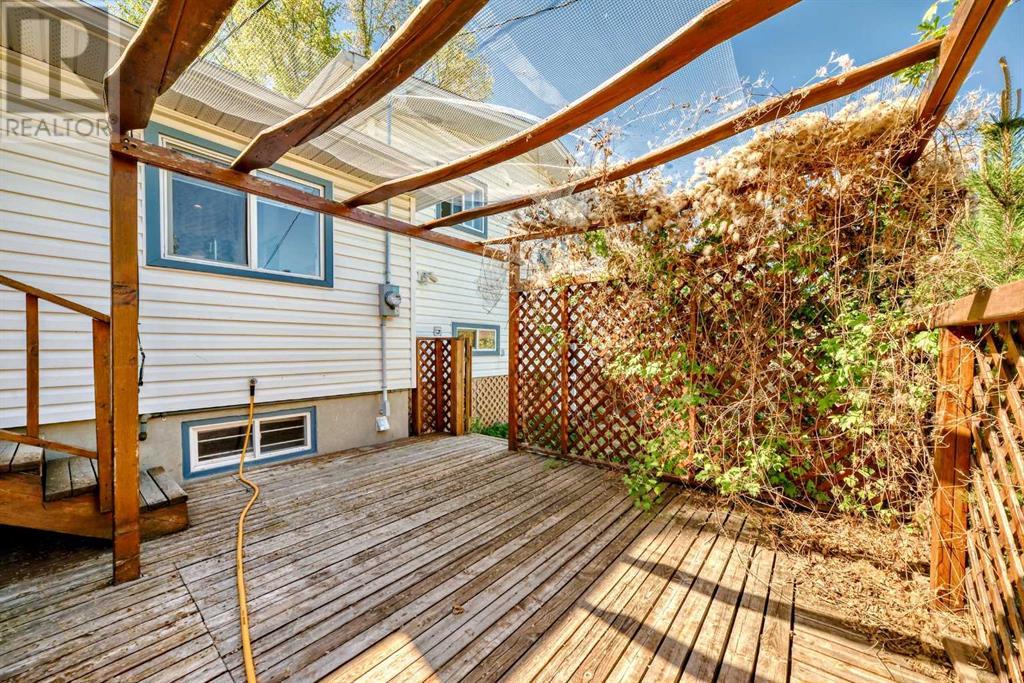 Single Family House 4 Level for Sale in  Hooke Road SW Haysboro Calgary 