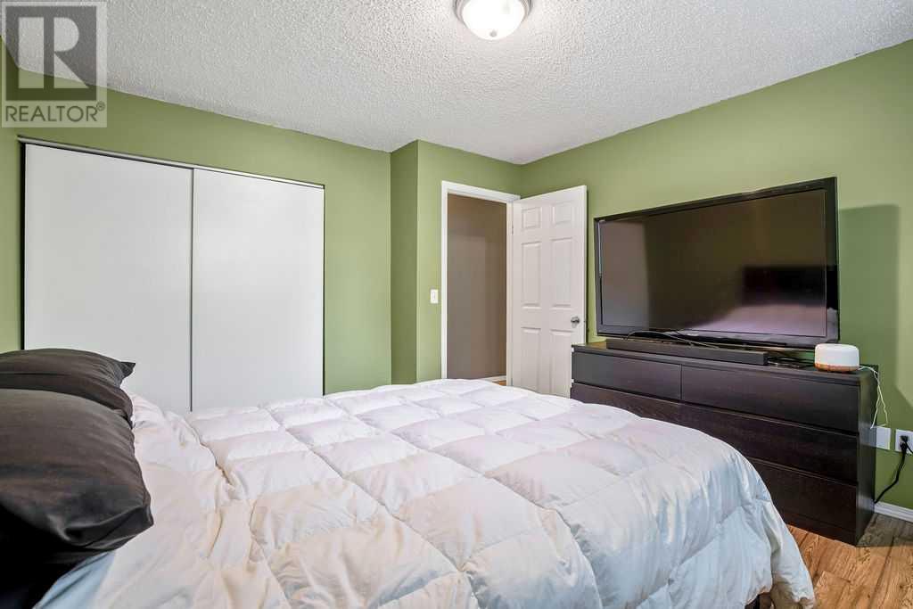 Single Family House for Sale in   Dover Point SE Dover Calgary 