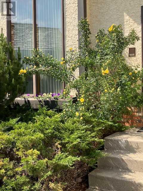 Single Family House for Sale in  Woodbriar Place SW Woodbine Calgary 
