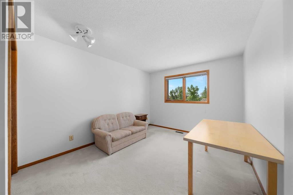 Single Family House for Sale in  Woodbriar Place SW Woodbine Calgary 