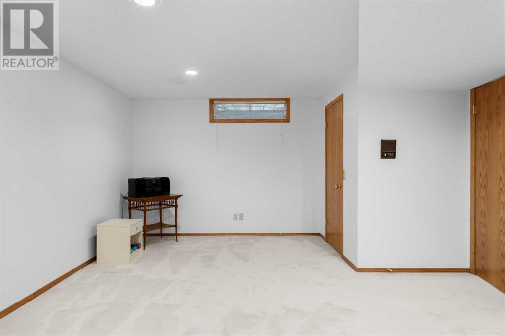 Single Family House for Sale in  Woodbriar Place SW Woodbine Calgary 