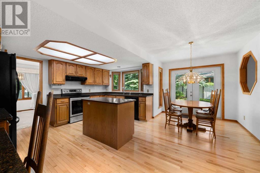 Single Family House for Sale in  Woodbriar Place SW Woodbine Calgary 