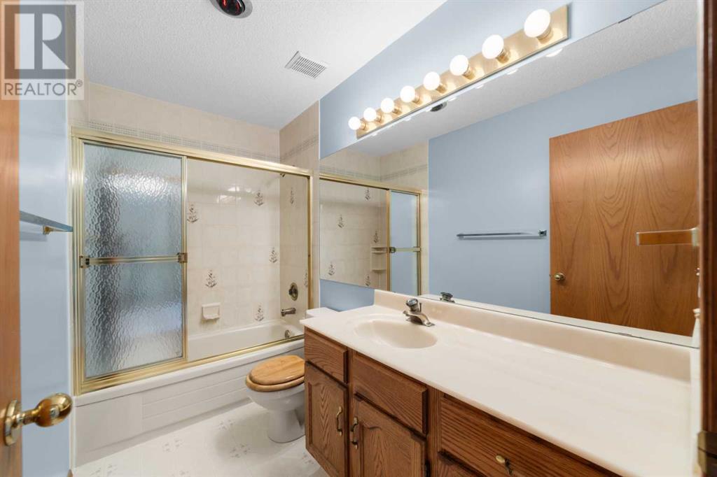 Single Family House for Sale in  Woodbriar Place SW Woodbine Calgary 