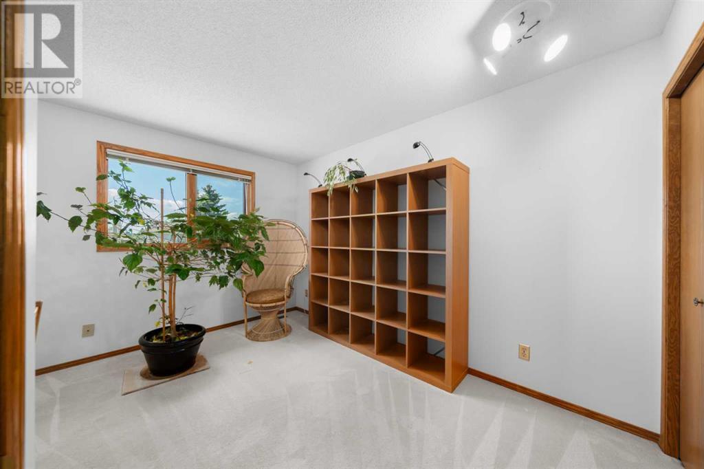 Single Family House for Sale in  Woodbriar Place SW Woodbine Calgary 