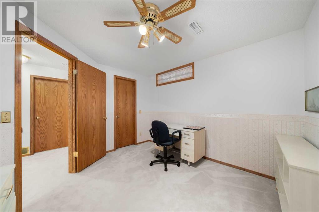 Single Family House for Sale in  Woodbriar Place SW Woodbine Calgary 