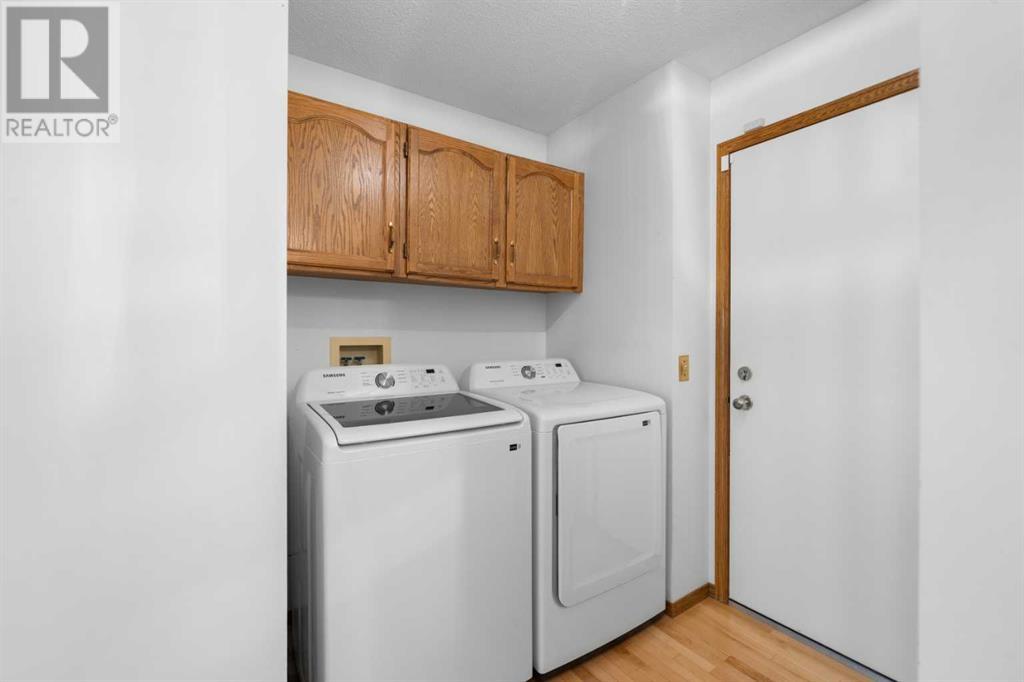 Single Family House for Sale in  Woodbriar Place SW Woodbine Calgary 