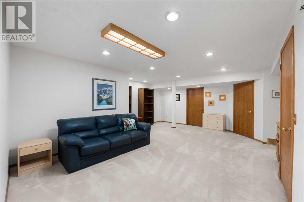 Single Family House for Sale in  Woodbriar Place SW Woodbine Calgary 