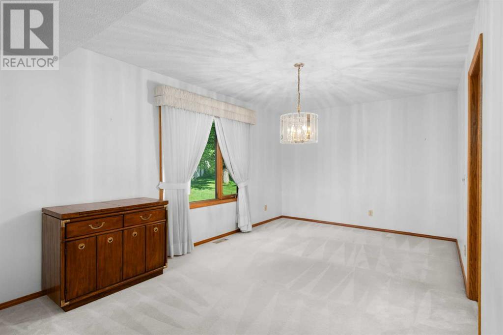 Single Family House for Sale in  Woodbriar Place SW Woodbine Calgary 