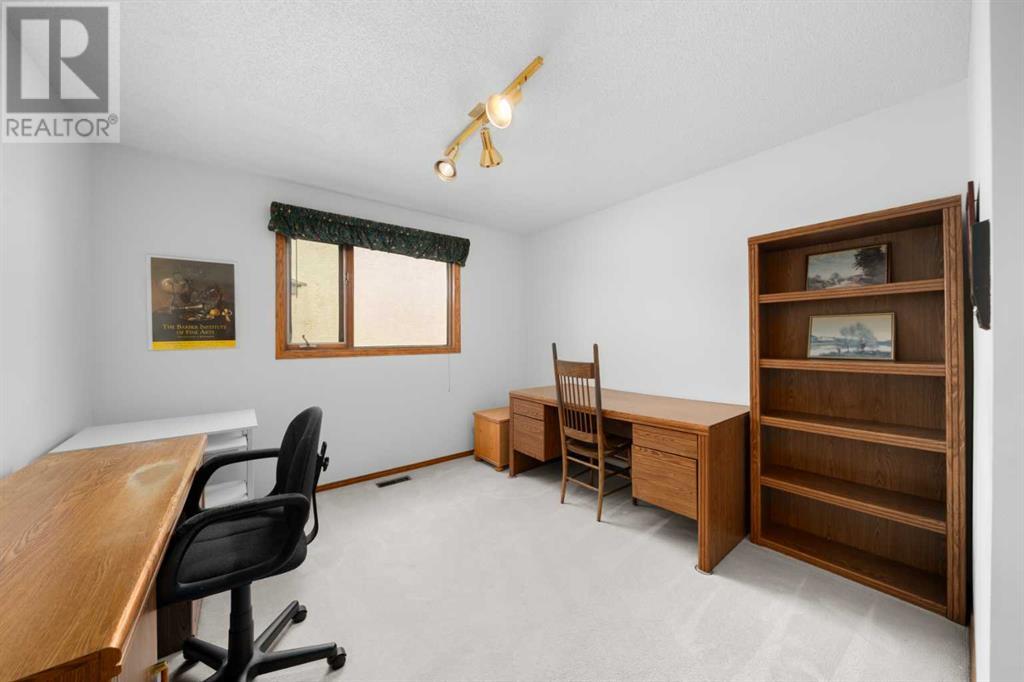 Single Family House for Sale in  Woodbriar Place SW Woodbine Calgary 
