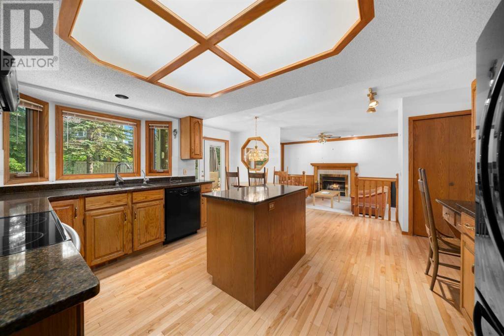 Single Family House for Sale in  Woodbriar Place SW Woodbine Calgary 