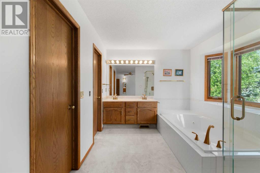 Single Family House for Sale in  Woodbriar Place SW Woodbine Calgary 