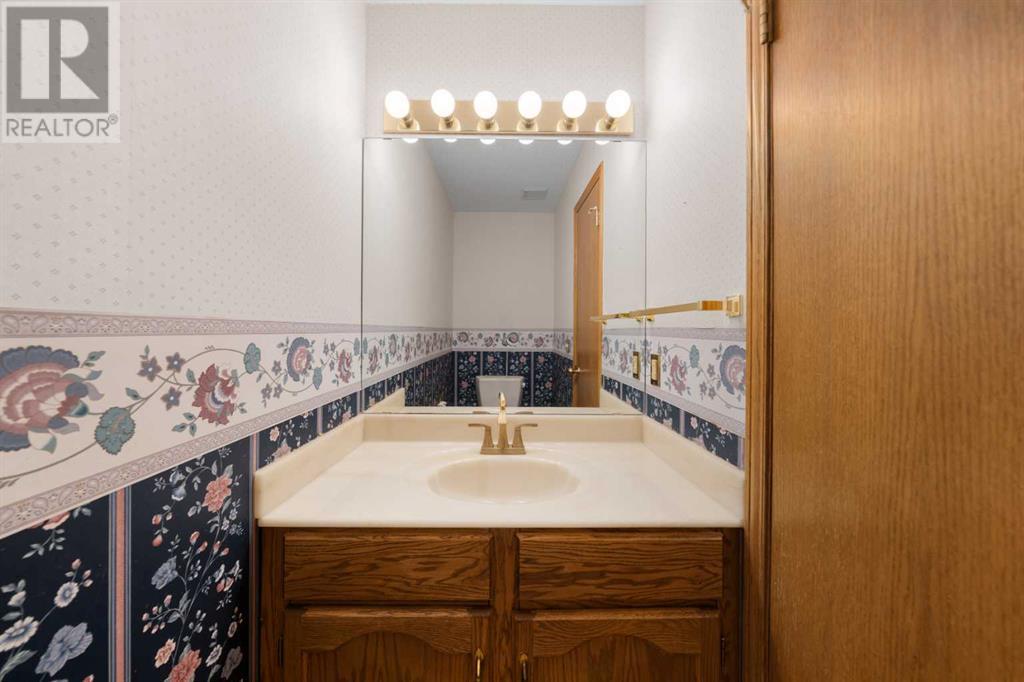 Single Family House for Sale in  Woodbriar Place SW Woodbine Calgary 